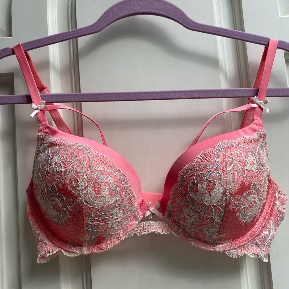 Victoria’s Secret Dream Angels Push-up bra. Size 36b